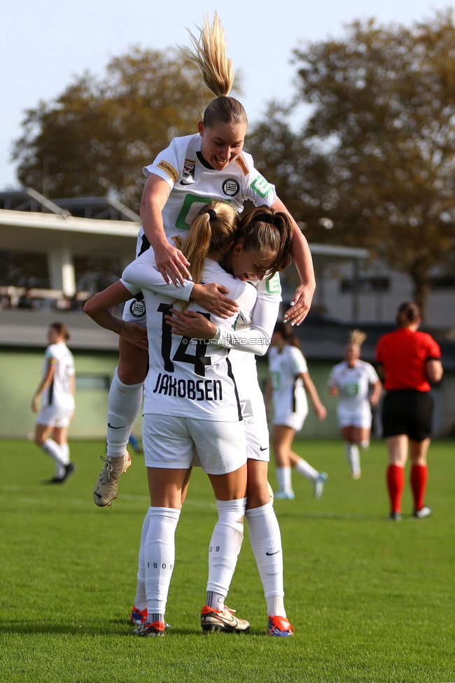 Sturm Damen - Lustenau
OEFB Frauen Bundesliga, 9. Runde, SK Sturm Graz Damen - SPG FC Lustenau FC Dornbirn Ladies, MURAUER Bier Arena - StFV Graz, 03.11.2024. 

Foto zeigt Sandra Jakobsen (Sturm Damen), Anna Wirnsberger (Sturm Damen) und Rebecca Villena (Sturm Damen)
