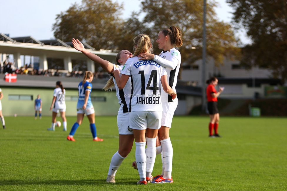 Sturm Damen - Lustenau
OEFB Frauen Bundesliga, 9. Runde, SK Sturm Graz Damen - SPG FC Lustenau FC Dornbirn Ladies, MURAUER Bier Arena - StFV Graz, 03.11.2024. 

Foto zeigt Sandra Jakobsen (Sturm Damen), Anna Wirnsberger (Sturm Damen) und Rebecca Villena (Sturm Damen)
