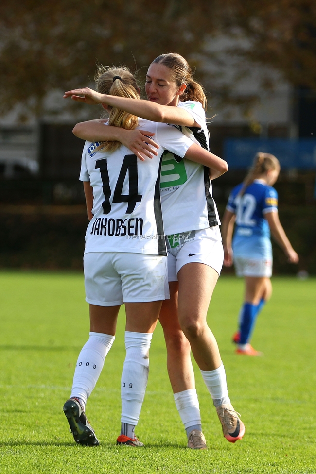 Sturm Damen - Lustenau
OEFB Frauen Bundesliga, 9. Runde, SK Sturm Graz Damen - SPG FC Lustenau FC Dornbirn Ladies, MURAUER Bier Arena - StFV Graz, 03.11.2024. 

Foto zeigt Sandra Jakobsen (Sturm Damen) und Modesta Uka (Sturm Damen)
