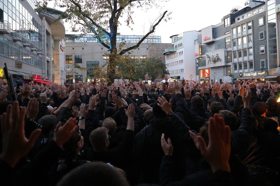 Borussia Dortmund - Sturm Graz
UEFA Champions League Ligaphase 4. Spieltag, Borussia Dortmund - SK Sturm Graz, BVB Stadion Dortmund, 05.11.2024. 

Foto zeigt Fans von Sturm beim Corteo
