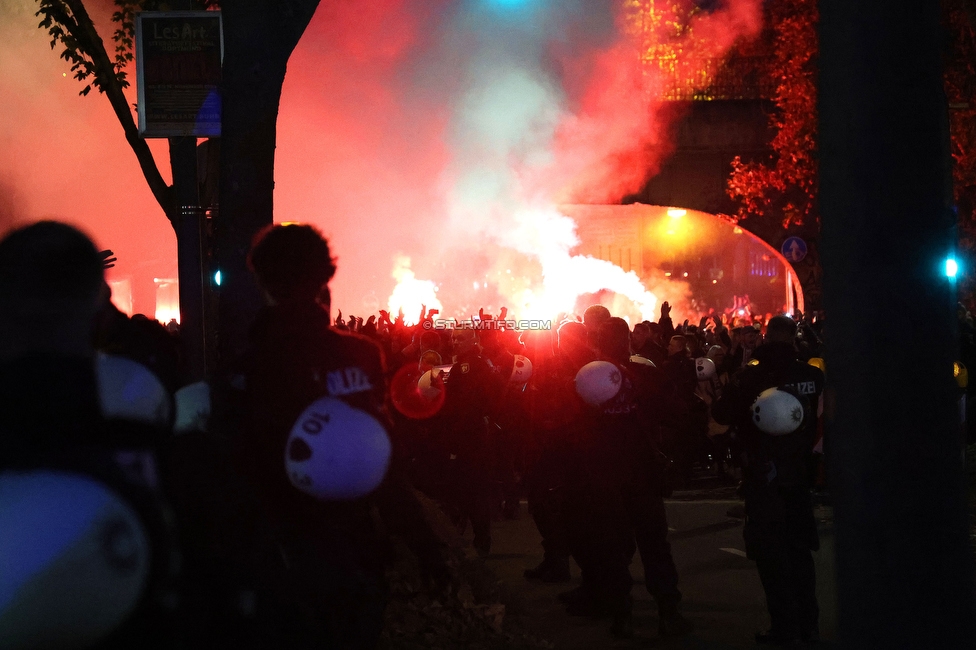 Borussia Dortmund - Sturm Graz
UEFA Champions League Ligaphase 4. Spieltag, Borussia Dortmund - SK Sturm Graz, BVB Stadion Dortmund, 05.11.2024. 

Foto zeigt Fans von Sturm beim Corteo
