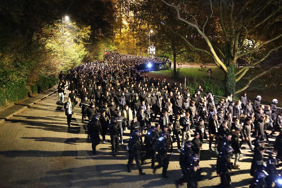 Borussia Dortmund - Sturm Graz
UEFA Champions League Ligaphase 4. Spieltag, Borussia Dortmund - SK Sturm Graz, BVB Stadion Dortmund, 05.11.2024. 

Foto zeigt Fans von Sturm beim Corteo
