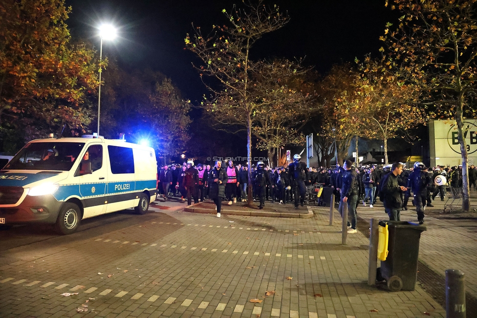 Borussia Dortmund - Sturm Graz
UEFA Champions League Ligaphase 4. Spieltag, Borussia Dortmund - SK Sturm Graz, BVB Stadion Dortmund, 05.11.2024. 

Foto zeigt Fans von Sturm beim Corteo
