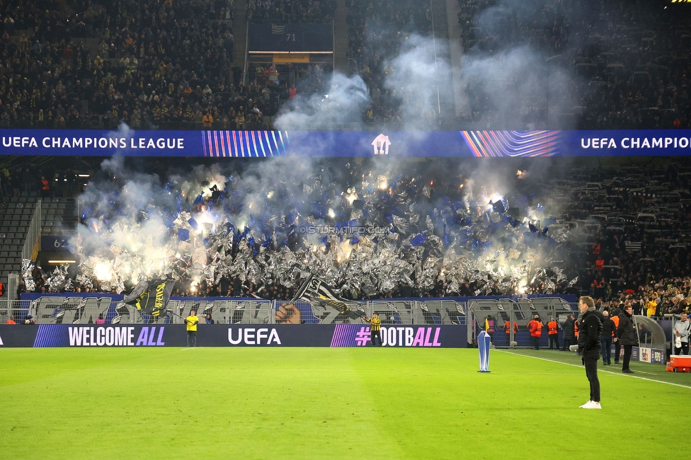 Borussia Dortmund - Sturm Graz
UEFA Champions League Ligaphase 4. Spieltag, Borussia Dortmund - SK Sturm Graz, BVB Stadion Dortmund, 05.11.2024. 

Foto zeigt Fans von Sturm mit einer Choreografie
