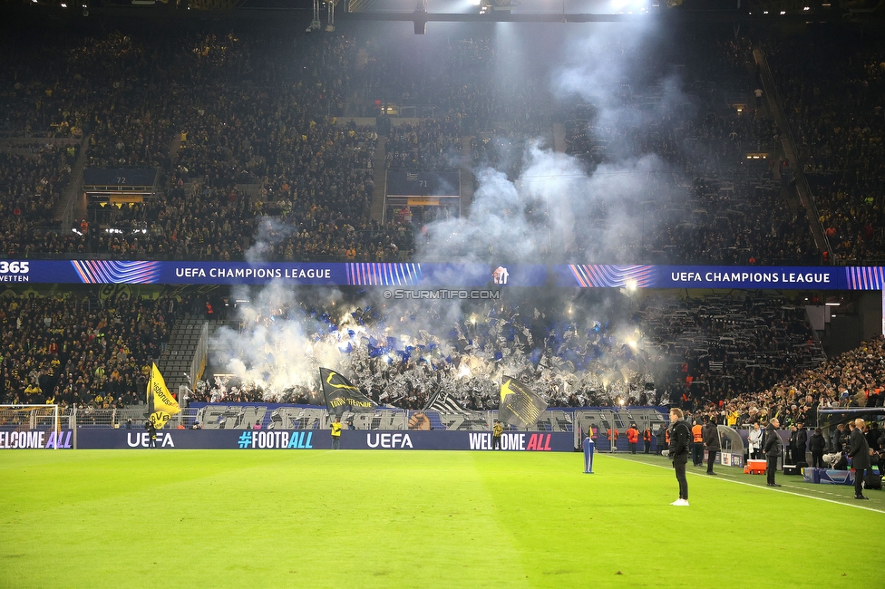 Borussia Dortmund - Sturm Graz
UEFA Champions League Ligaphase 4. Spieltag, Borussia Dortmund - SK Sturm Graz, BVB Stadion Dortmund, 05.11.2024. 

Foto zeigt Fans von Sturm mit einer Choreografie
