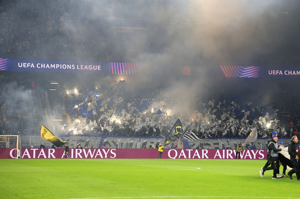 Borussia Dortmund - Sturm Graz
UEFA Champions League Ligaphase 4. Spieltag, Borussia Dortmund - SK Sturm Graz, BVB Stadion Dortmund, 05.11.2024. 

Foto zeigt Fans von Sturm mit einer Choreografie
