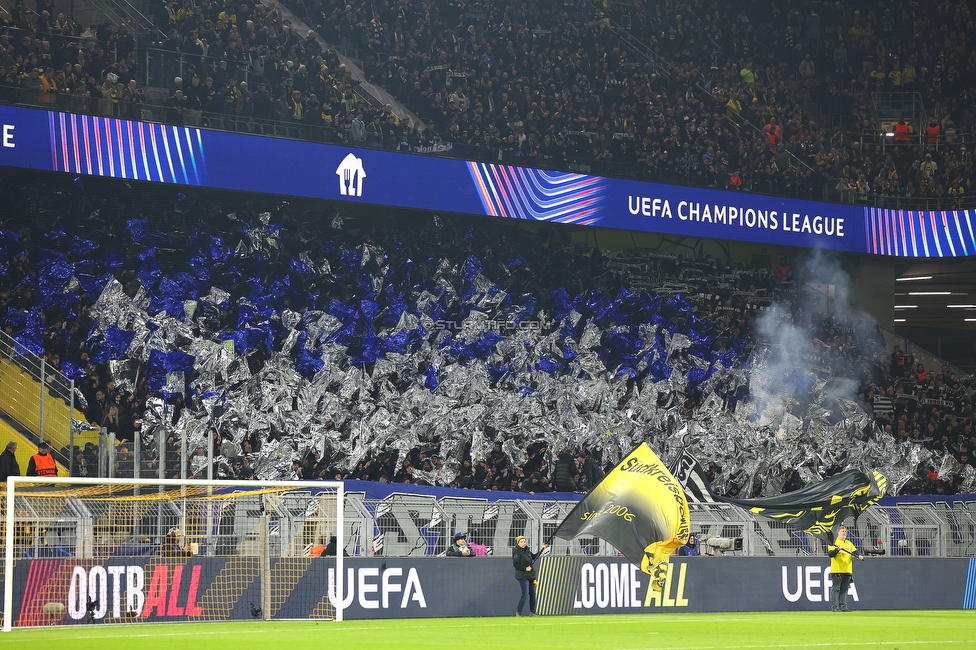 Borussia Dortmund - Sturm Graz
UEFA Champions League Ligaphase 4. Spieltag, Borussia Dortmund - SK Sturm Graz, BVB Stadion Dortmund, 05.11.2024. 

Foto zeigt Fans von Sturm mit einer Choreografie
