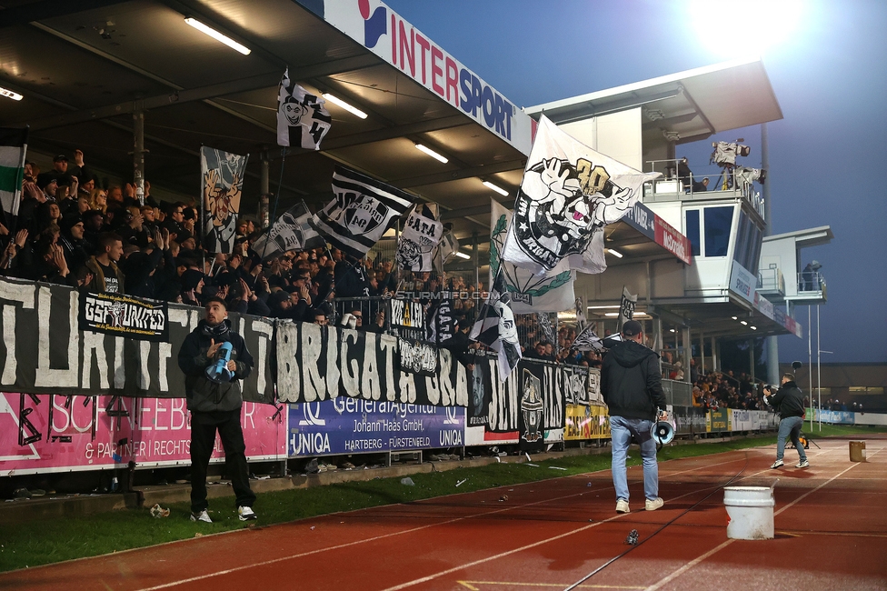 Hartberg - Sturm Graz
Oesterreichische Fussball Bundesliga, 13. Runde, TSV Hartberg - SK Sturm Graz, PROfertil Arena Hartberg, 09.11.2024. 

Foto zeigt Fans von Sturm
