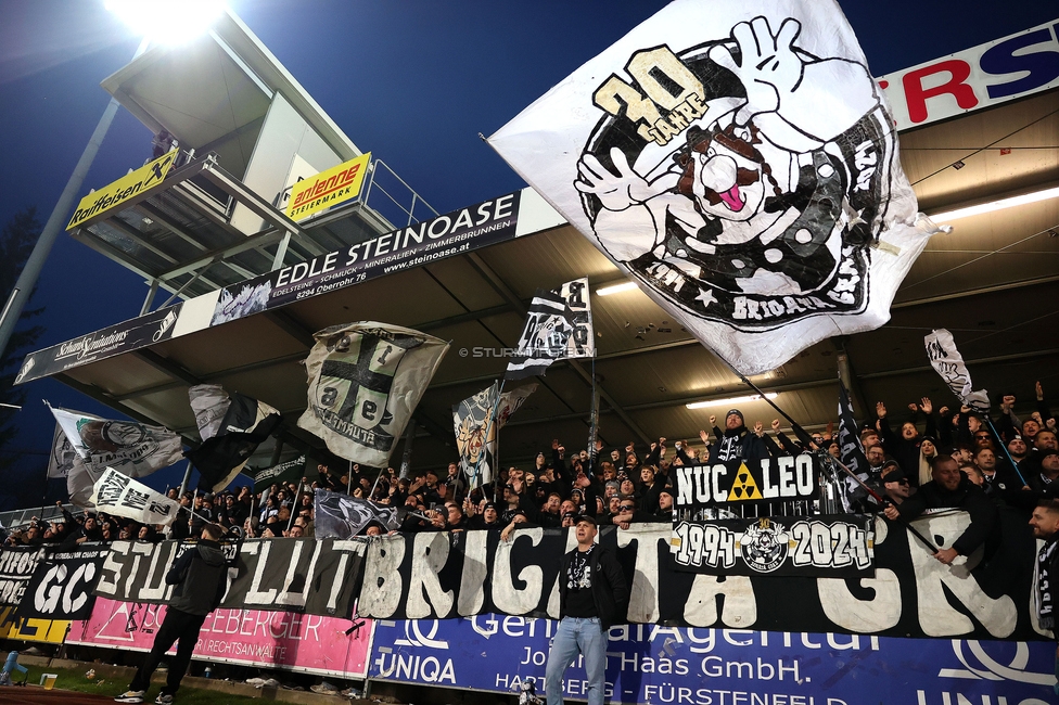 Hartberg - Sturm Graz
Oesterreichische Fussball Bundesliga, 13. Runde, TSV Hartberg - SK Sturm Graz, PROfertil Arena Hartberg, 09.11.2024. 

Foto zeigt Fans von Sturm
