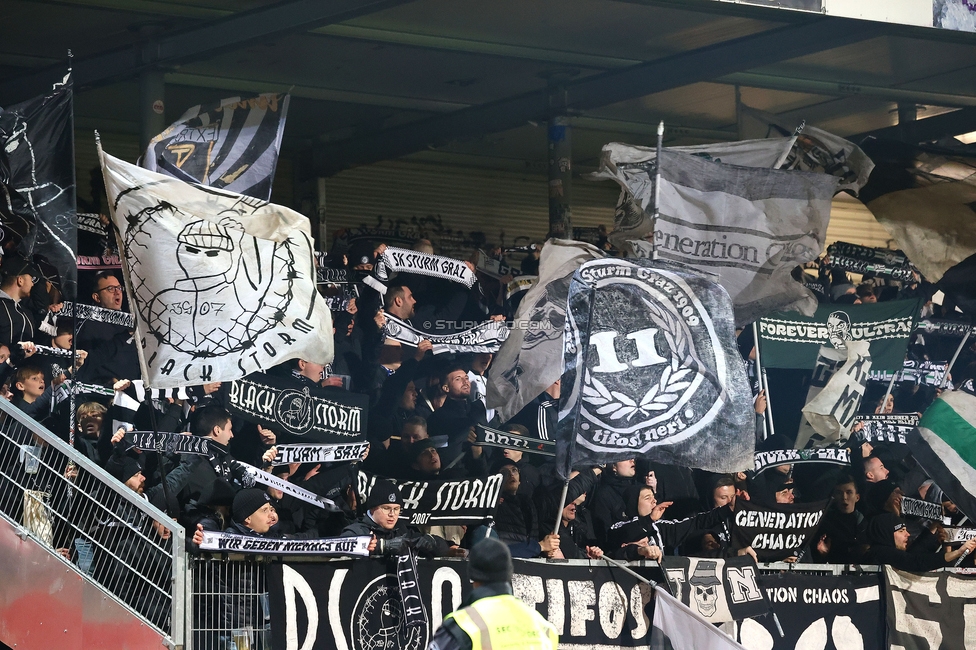 Hartberg - Sturm Graz
Oesterreichische Fussball Bundesliga, 13. Runde, TSV Hartberg - SK Sturm Graz, PROfertil Arena Hartberg, 09.11.2024. 

Foto zeigt Fans von Sturm
