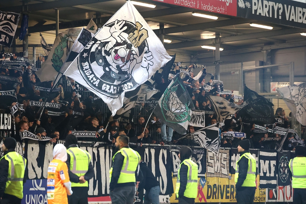 Hartberg - Sturm Graz
Oesterreichische Fussball Bundesliga, 13. Runde, TSV Hartberg - SK Sturm Graz, PROfertil Arena Hartberg, 09.11.2024. 

Foto zeigt Fans von Sturm
