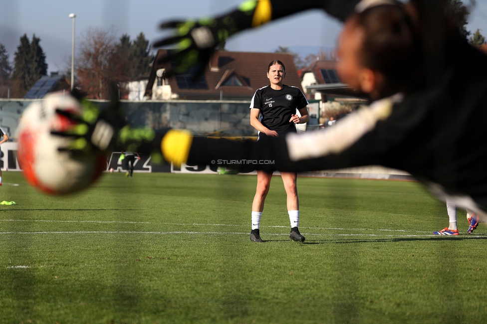 Sturm Damen - BW Linz
OEFB Frauen Bundesliga, 10. Runde, SK Sturm Graz Damen - FC Blau-Weiss Linz Kleinmuenchen, Trainingszentrum Messendorf, 10.11.2024. 

Foto zeigt Sophie Maierhofer (Sturm Damen) und Vanessa Gritzner (Sturm Damen)
