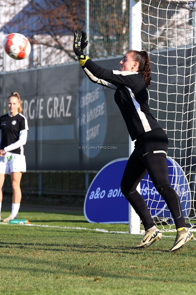 Sturm Damen - BW Linz
OEFB Frauen Bundesliga, 10. Runde, SK Sturm Graz Damen - FC Blau-Weiss Linz Kleinmuenchen, Trainingszentrum Messendorf, 10.11.2024. 

Foto zeigt Lourdes Romero (Sturm Damen)
