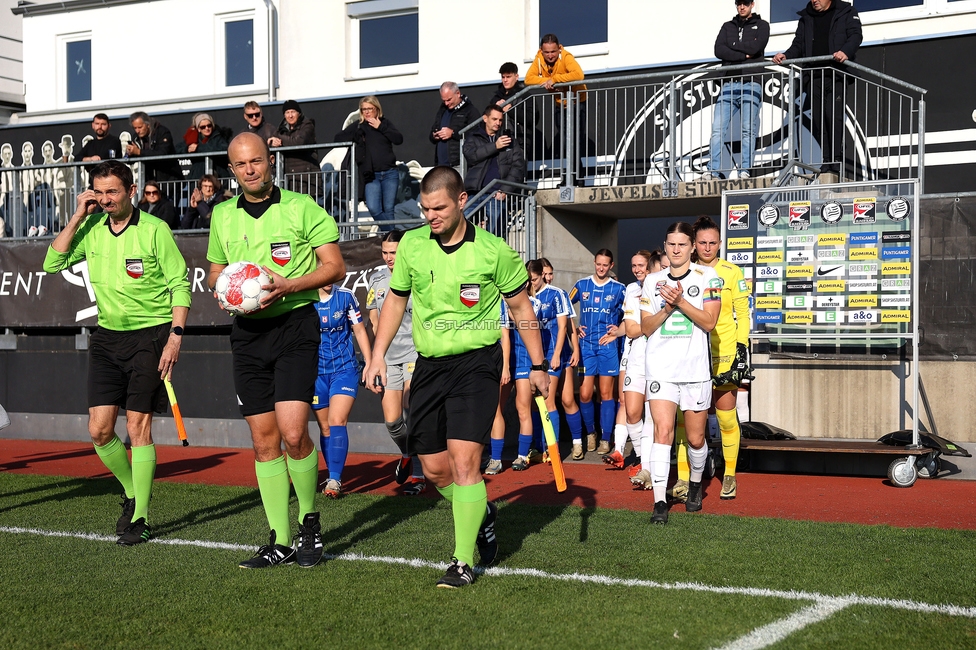 Sturm Damen - BW Linz
OEFB Frauen Bundesliga, 10. Runde, SK Sturm Graz Damen - FC Blau-Weiss Linz Kleinmuenchen, Trainingszentrum Messendorf, 10.11.2024. 

Foto zeigt das Schiedsrichterteam
