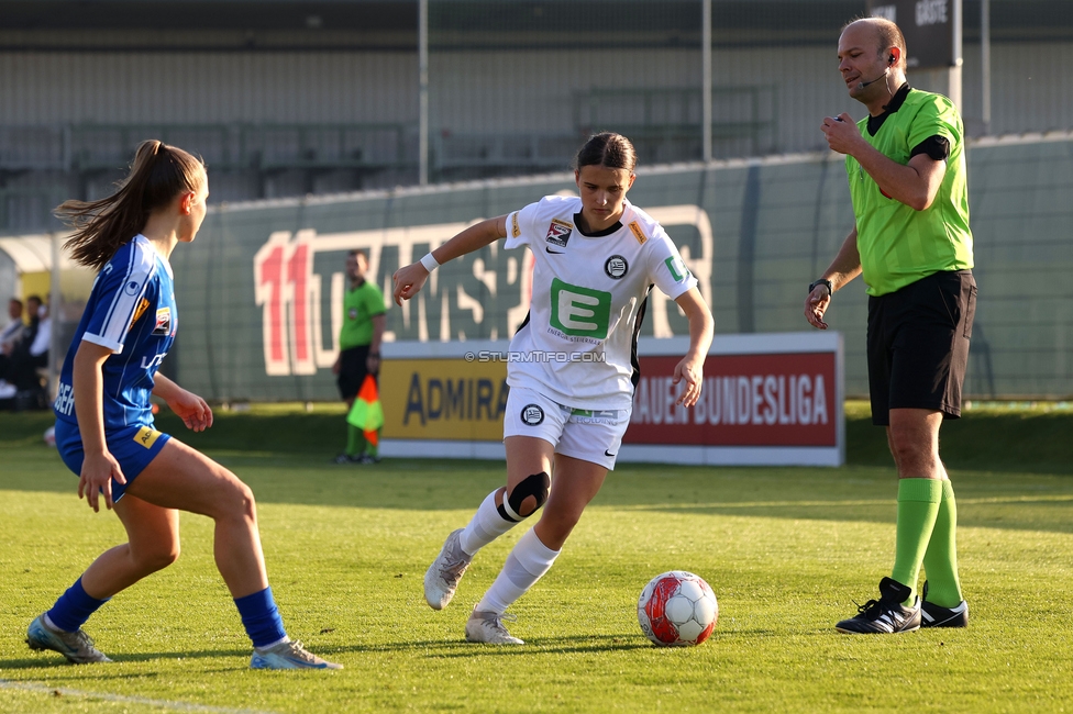 Sturm Damen - BW Linz
OEFB Frauen Bundesliga, 10. Runde, SK Sturm Graz Damen - FC Blau-Weiss Linz Kleinmuenchen, Trainingszentrum Messendorf, 10.11.2024. 

Foto zeigt Leonie Christin Tragl (Sturm Damen)
