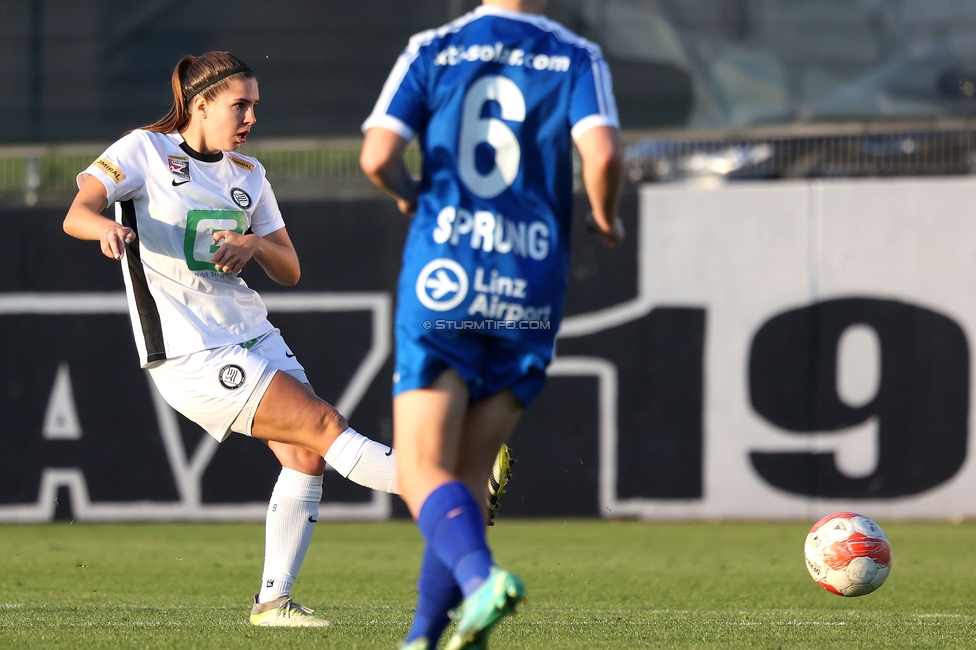 Sturm Damen - BW Linz
OEFB Frauen Bundesliga, 10. Runde, SK Sturm Graz Damen - FC Blau-Weiss Linz Kleinmuenchen, Trainingszentrum Messendorf, 10.11.2024. 

Foto zeigt Laura Riesenbeck (Sturm Damen)
