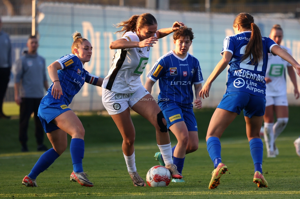 Sturm Damen - BW Linz
OEFB Frauen Bundesliga, 10. Runde, SK Sturm Graz Damen - FC Blau-Weiss Linz Kleinmuenchen, Trainingszentrum Messendorf, 10.11.2024. 

Foto zeigt Modesta Uka (Sturm Damen)
