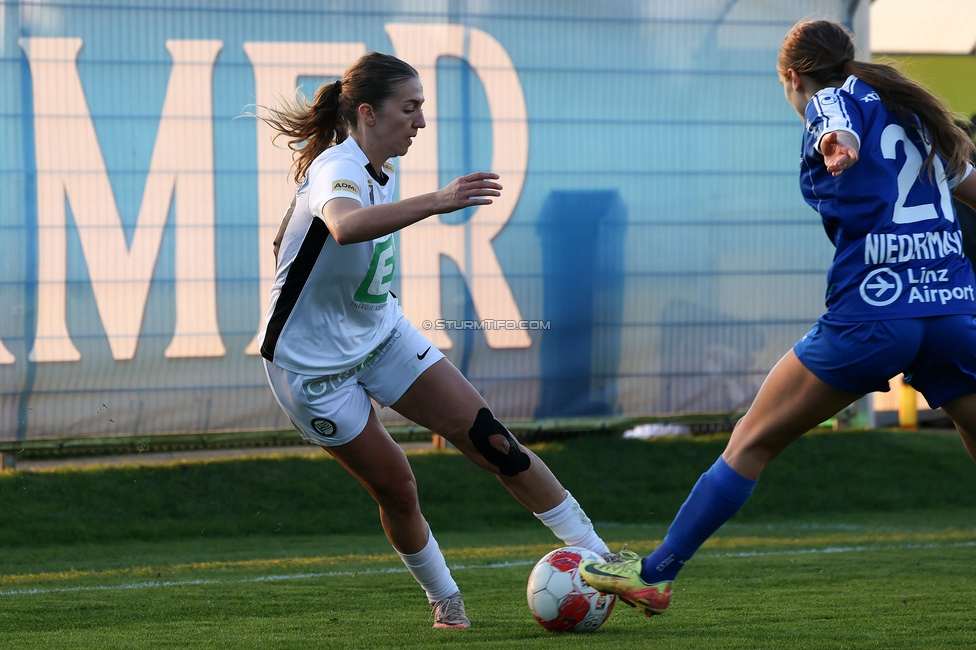 Sturm Damen - BW Linz
OEFB Frauen Bundesliga, 10. Runde, SK Sturm Graz Damen - FC Blau-Weiss Linz Kleinmuenchen, Trainingszentrum Messendorf, 10.11.2024. 

Foto zeigt Modesta Uka (Sturm Damen)
