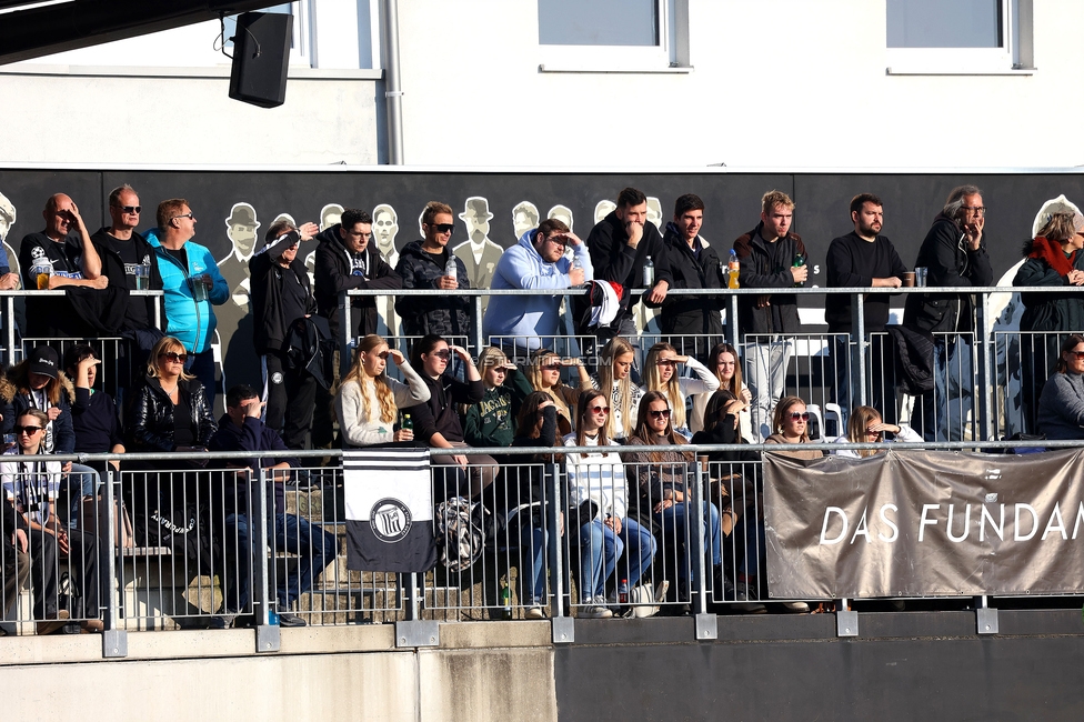 Sturm Damen - BW Linz
OEFB Frauen Bundesliga, 10. Runde, SK Sturm Graz Damen - FC Blau-Weiss Linz Kleinmuenchen, Trainingszentrum Messendorf, 10.11.2024. 

Foto zeigt Fans von Sturm
