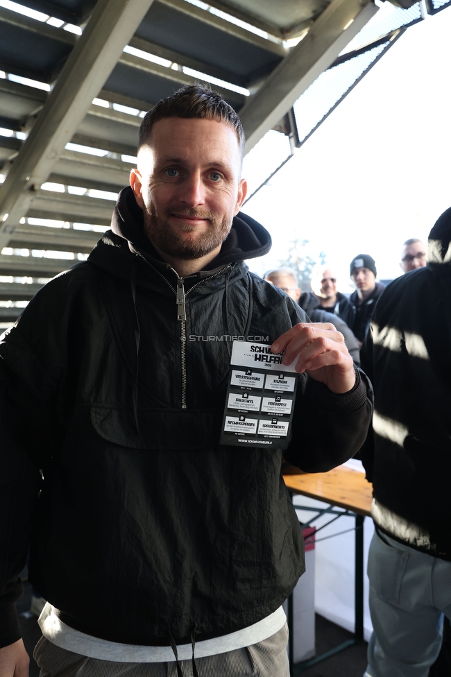 Sturm Graz - Austria Klagenfurt
Oesterreichische Fussball Bundesliga, 14. Runde, SK Sturm Graz - SK Austria Klagenfurt, Stadion Liebenau Graz, 23.11.2024. 

Foto zeigt das Vereinsfest von Schwoaze Helfen mit Jakob Jantscher
