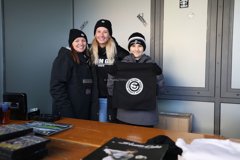 Sturm Graz - Austria Klagenfurt
Oesterreichische Fussball Bundesliga, 14. Runde, SK Sturm Graz - SK Austria Klagenfurt, Stadion Liebenau Graz, 23.11.2024. 

Foto zeigt das Vereinsfest von Schwoaze Helfen
