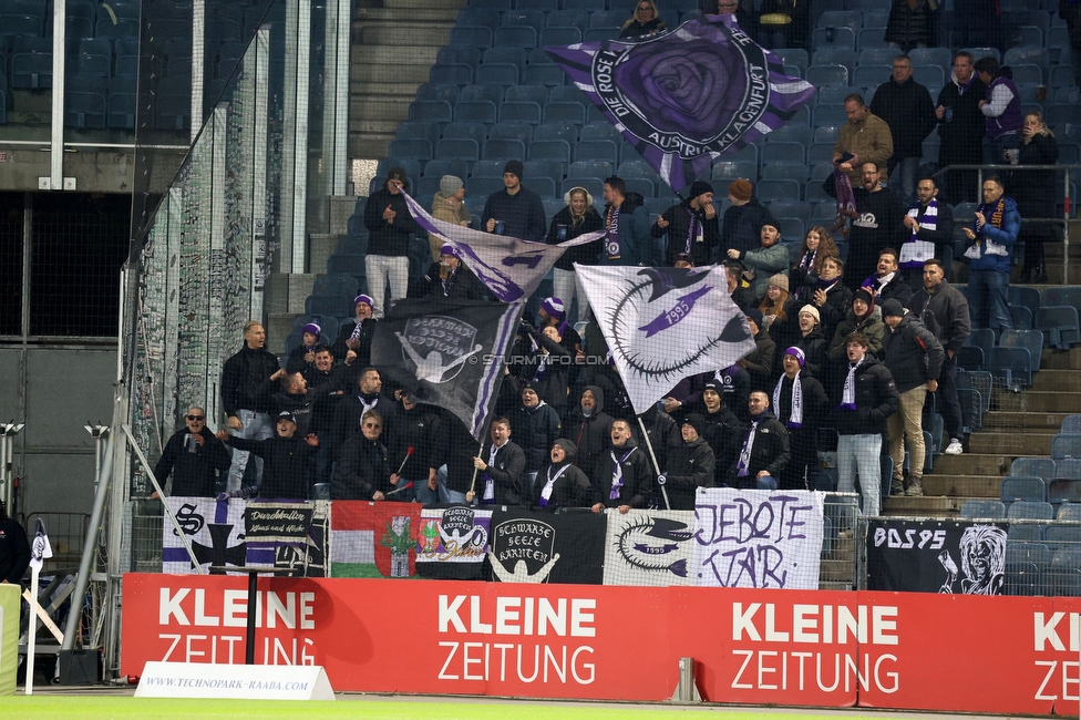 Sturm Graz - Austria Klagenfurt
Oesterreichische Fussball Bundesliga, 14. Runde, SK Sturm Graz - SK Austria Klagenfurt, Stadion Liebenau Graz, 23.11.2024. 

Foto zeigt Fans von Klagenfurt
