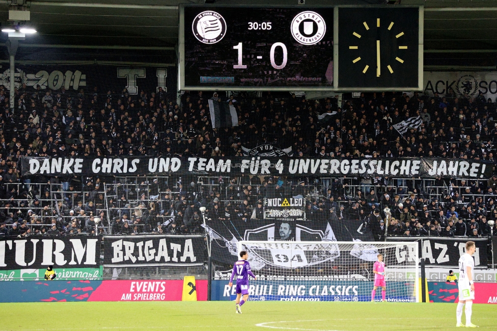 Sturm Graz - Austria Klagenfurt
Oesterreichische Fussball Bundesliga, 14. Runde, SK Sturm Graz - SK Austria Klagenfurt, Stadion Liebenau Graz, 23.11.2024. 

Foto zeigt Fans von Sturm mit einem Spruchband fuer Christian Ilzer (ehem. Cheftrainer Sturm)
