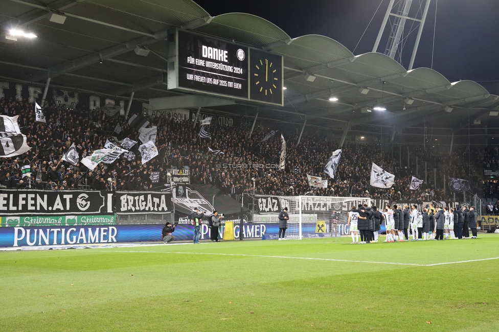 Sturm Graz - Austria Klagenfurt
Oesterreichische Fussball Bundesliga, 14. Runde, SK Sturm Graz - SK Austria Klagenfurt, Stadion Liebenau Graz, 23.11.2024. 

Foto zeigt Fans von Sturm und die Mannschaft von Sturm
