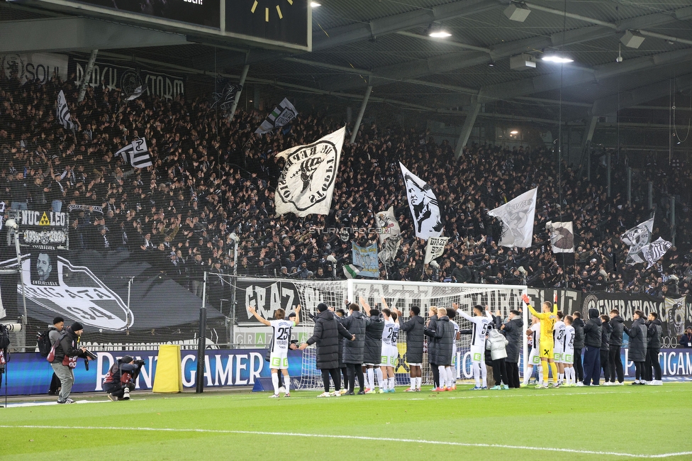 Sturm Graz - Austria Klagenfurt
Oesterreichische Fussball Bundesliga, 14. Runde, SK Sturm Graz - SK Austria Klagenfurt, Stadion Liebenau Graz, 23.11.2024. 

Foto zeigt Fans von Sturm und die Mannschaft von Sturm
