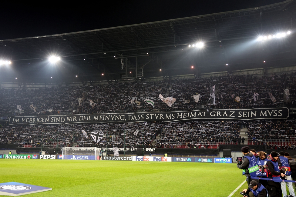 Sturm Graz - Girona
UEFA Champions League Ligaphase 5. Spieltag, SK Sturm Graz - Girona FC, Woerthersee Stadion Klagenfurt, 27.11.2024. 

Foto zeigt Fans von Sturm mit einem Spruchband
Schlüsselwörter: schals sturmstadion