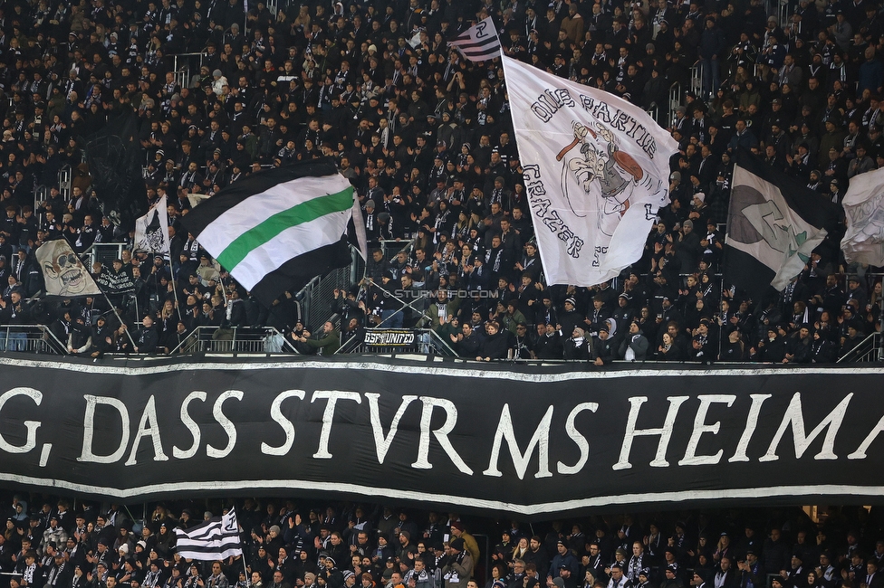 Sturm Graz - Girona
UEFA Champions League Ligaphase 5. Spieltag, SK Sturm Graz - Girona FC, Woerthersee Stadion Klagenfurt, 27.11.2024. 

Foto zeigt Fans von Sturm
