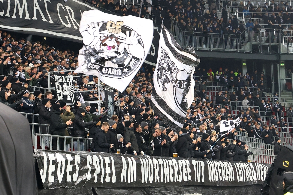 Sturm Graz - Girona
UEFA Champions League Ligaphase 5. Spieltag, SK Sturm Graz - Girona FC, Woerthersee Stadion Klagenfurt, 27.11.2024. 

Foto zeigt Fans von Sturm mit einem Spruchband
Schlüsselwörter: brigata