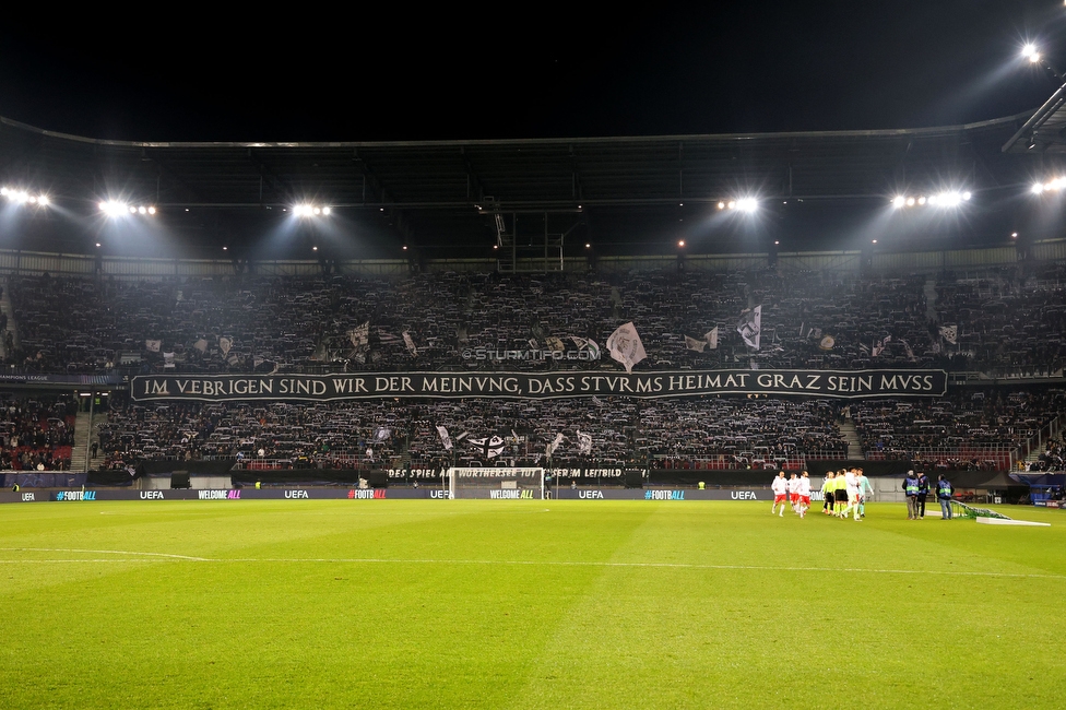 Sturm Graz - Girona
UEFA Champions League Ligaphase 5. Spieltag, SK Sturm Graz - Girona FC, Woerthersee Stadion Klagenfurt, 27.11.2024. 

Foto zeigt Fans von Sturm mit einem Spruchband
Schlüsselwörter: sturmstadion schals