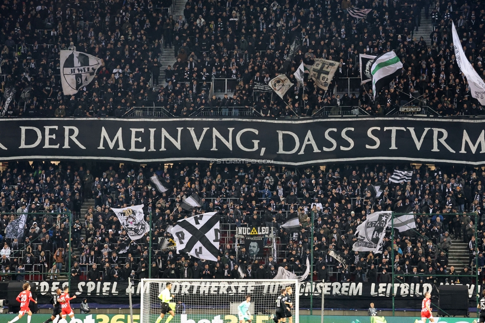 Sturm Graz - Girona
UEFA Champions League Ligaphase 5. Spieltag, SK Sturm Graz - Girona FC, Woerthersee Stadion Klagenfurt, 27.11.2024. 

Foto zeigt Fans von Sturm
