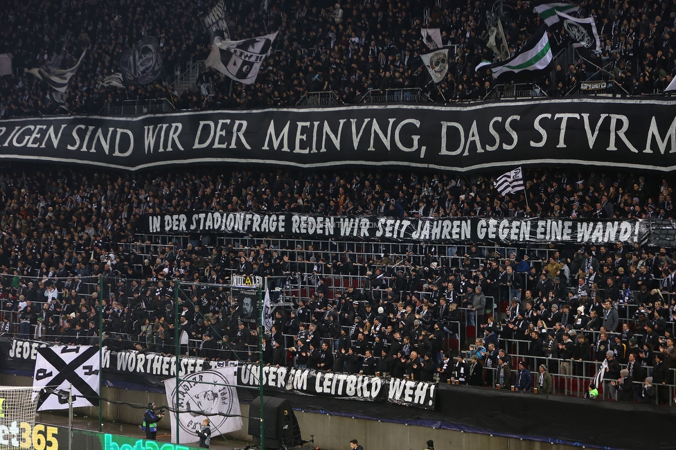 Sturm Graz - Girona
UEFA Champions League Ligaphase 5. Spieltag, SK Sturm Graz - Girona FC, Woerthersee Stadion Klagenfurt, 27.11.2024. 

Foto zeigt Fans von Sturm mit einem Spruchband
Schlüsselwörter: sturmstadion