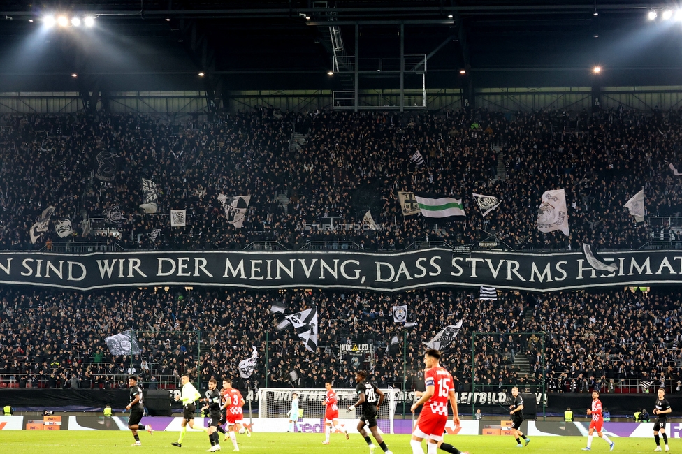 Sturm Graz - Girona
UEFA Champions League Ligaphase 5. Spieltag, SK Sturm Graz - Girona FC, Woerthersee Stadion Klagenfurt, 27.11.2024. 

Foto zeigt Fans von Sturm
