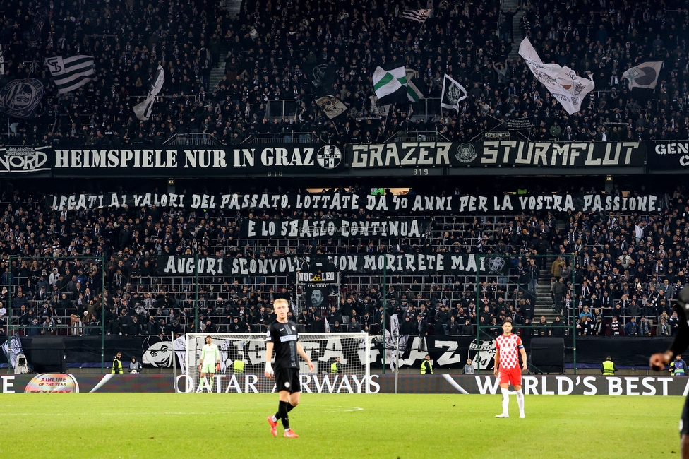 Sturm Graz - Girona
UEFA Champions League Ligaphase 5. Spieltag, SK Sturm Graz - Girona FC, Woerthersee Stadion Klagenfurt, 27.11.2024. 

Foto zeigt Fans von Sturm mit einem Spruchband
Schlüsselwörter: pisa