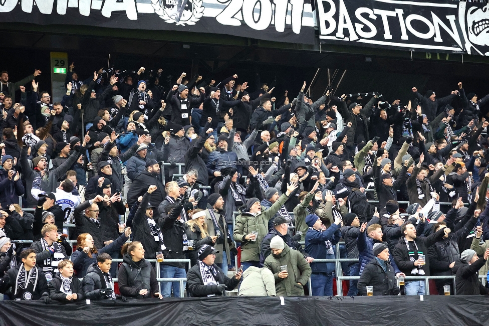 Sturm Graz - Girona
UEFA Champions League Ligaphase 5. Spieltag, SK Sturm Graz - Girona FC, Woerthersee Stadion Klagenfurt, 27.11.2024. 

Foto zeigt Fans von Sturm
