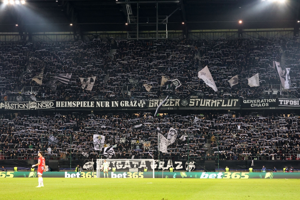 Sturm Graz - Girona
UEFA Champions League Ligaphase 5. Spieltag, SK Sturm Graz - Girona FC, Woerthersee Stadion Klagenfurt, 27.11.2024. 

Foto zeigt Fans von Sturm
Schlüsselwörter: schals