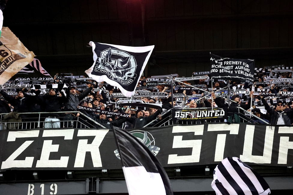 Sturm Graz - Girona
UEFA Champions League Ligaphase 5. Spieltag, SK Sturm Graz - Girona FC, Woerthersee Stadion Klagenfurt, 27.11.2024. 

Foto zeigt Fans von Sturm
Schlüsselwörter: sturmflut schals