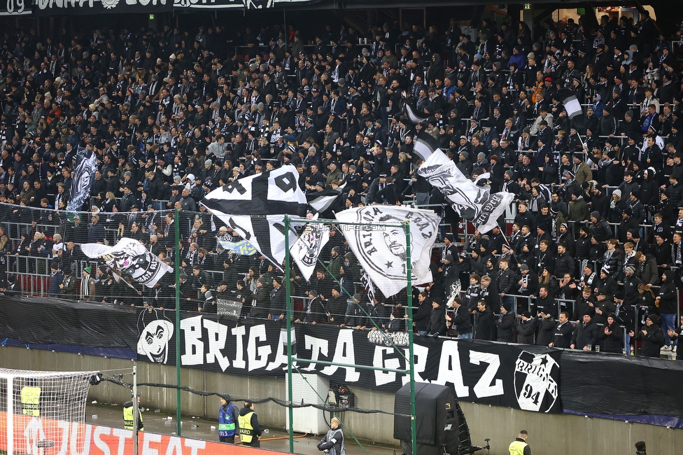 Sturm Graz - Girona
UEFA Champions League Ligaphase 5. Spieltag, SK Sturm Graz - Girona FC, Woerthersee Stadion Klagenfurt, 27.11.2024. 

Foto zeigt Fans von Sturm
Schlüsselwörter: brigata