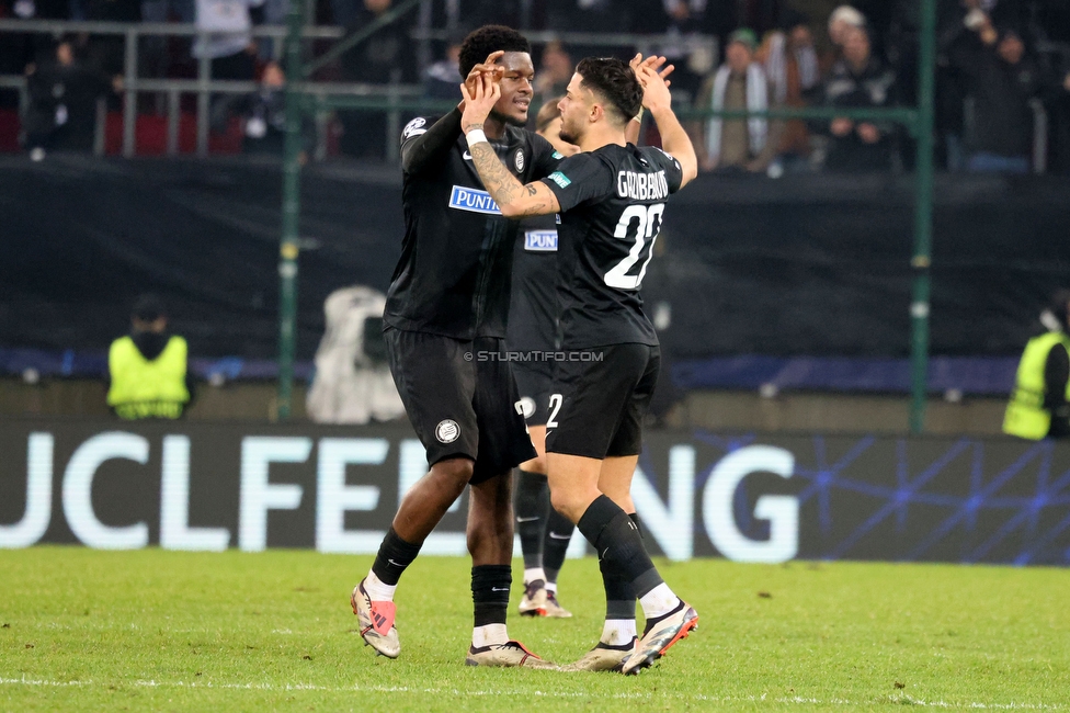 Sturm Graz - Girona
UEFA Champions League Ligaphase 5. Spieltag, SK Sturm Graz - Girona FC, Woerthersee Stadion Klagenfurt, 27.11.2024. 

Foto zeigt Tochi Phil Chukwuani (Sturm) und Jusuf Gazibegovic (Sturm)
