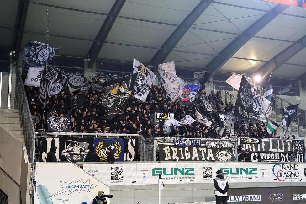 Altach - Sturm Graz
Oesterreichische Fussball Bundesliga, 15. Runde, SCR Altach - SK Sturm Graz, Stadion Schnabelholz Altach, 30.11.2024. 

Foto zeigt Fans von Sturm
