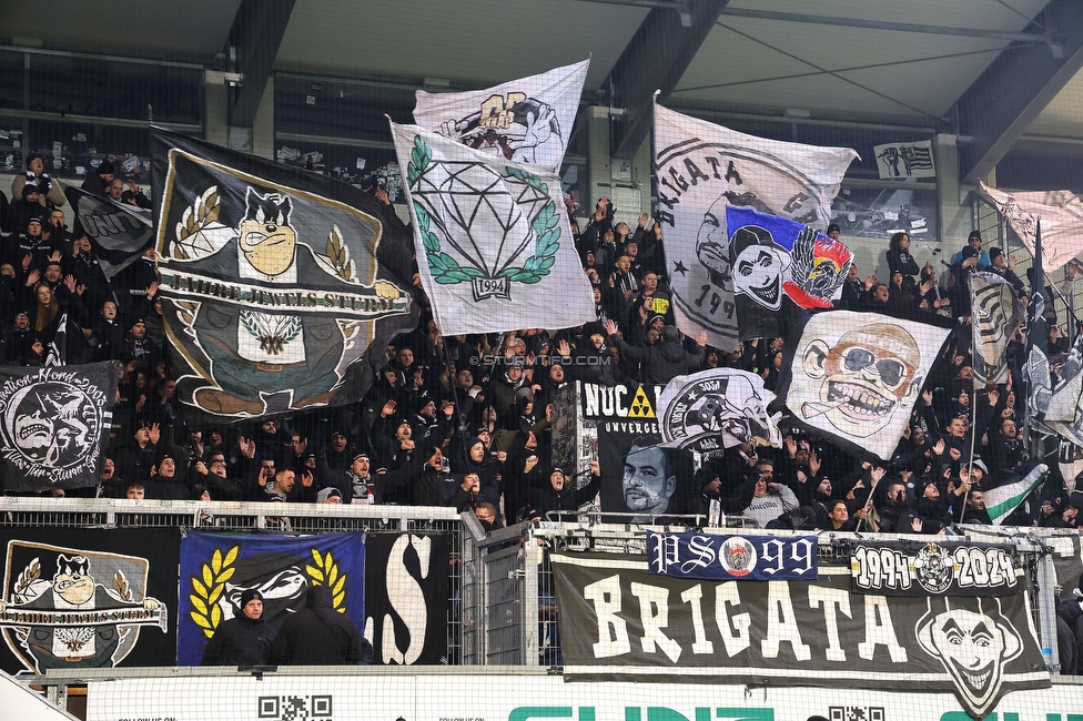 Altach - Sturm Graz
Oesterreichische Fussball Bundesliga, 15. Runde, SCR Altach - SK Sturm Graz, Stadion Schnabelholz Altach, 30.11.2024. 

Foto zeigt Fans von Sturm
