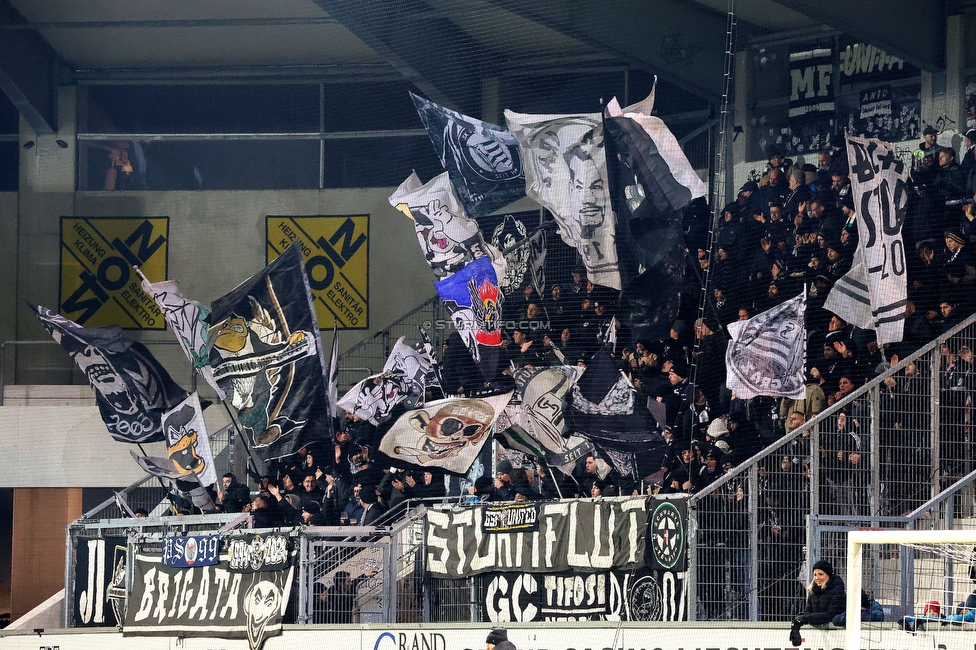 Altach - Sturm Graz
Oesterreichische Fussball Bundesliga, 15. Runde, SCR Altach - SK Sturm Graz, Stadion Schnabelholz Altach, 30.11.2024. 

Foto zeigt Fans von Sturm
