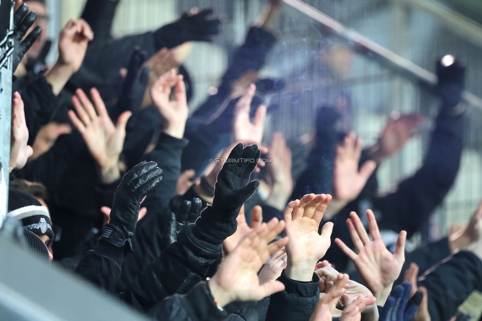 Altach - Sturm Graz
Oesterreichische Fussball Bundesliga, 15. Runde, SCR Altach - SK Sturm Graz, Stadion Schnabelholz Altach, 30.11.2024. 

Foto zeigt Fans von Sturm
