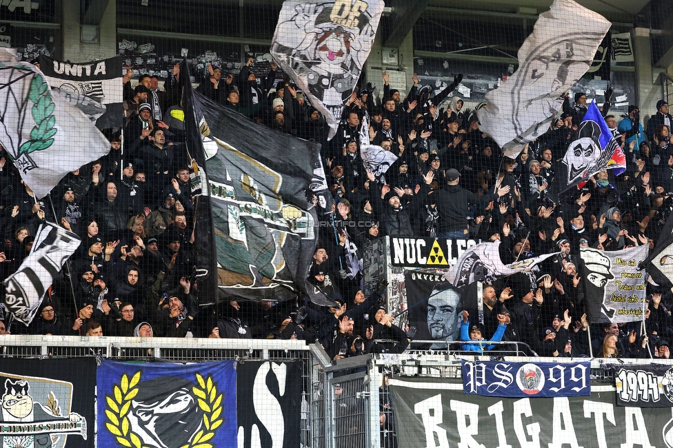 Altach - Sturm Graz
Oesterreichische Fussball Bundesliga, 15. Runde, SCR Altach - SK Sturm Graz, Stadion Schnabelholz Altach, 30.11.2024. 

Foto zeigt Fans von Sturm
