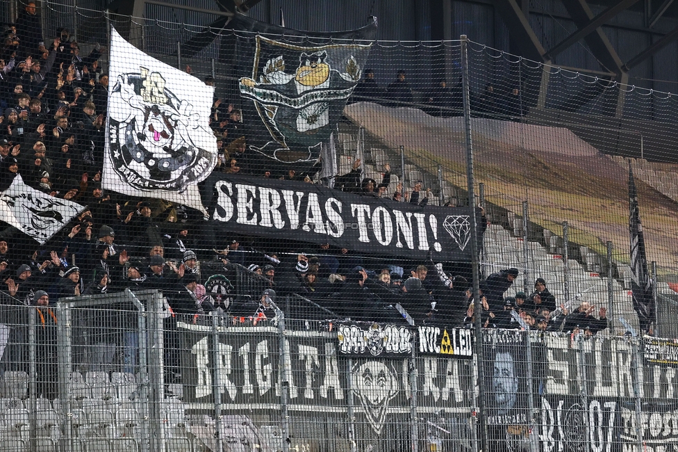 Tirol - Sturm Graz
Oesterreichische Fussball Bundesliga, 16. Runde, WSG Tirol - SK Sturm Graz, Tivoli Stadion Tirol, 07.12.2024. 

Foto zeigt Fans von Sturm mit einem Spruchband
