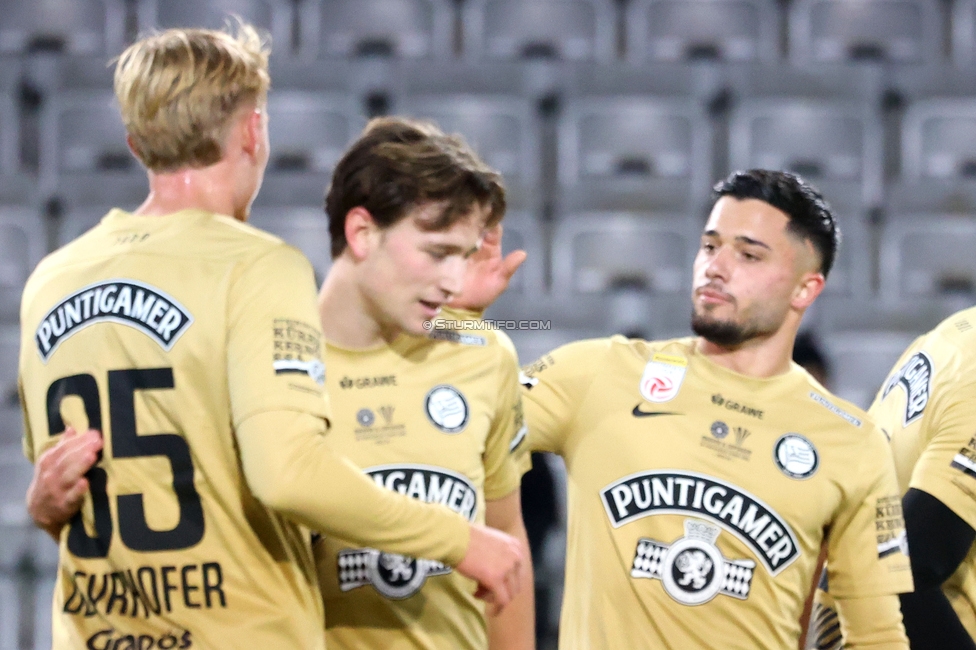 Tirol - Sturm Graz
Oesterreichische Fussball Bundesliga, 16. Runde, WSG Tirol - SK Sturm Graz, PROfertil Arena Hartberg, 07.12.2024. 

Foto zeigt Niklas Geyrhofer (Sturm), William Boeving (Sturm) und Jusuf Gazibegovic (Sturm)
