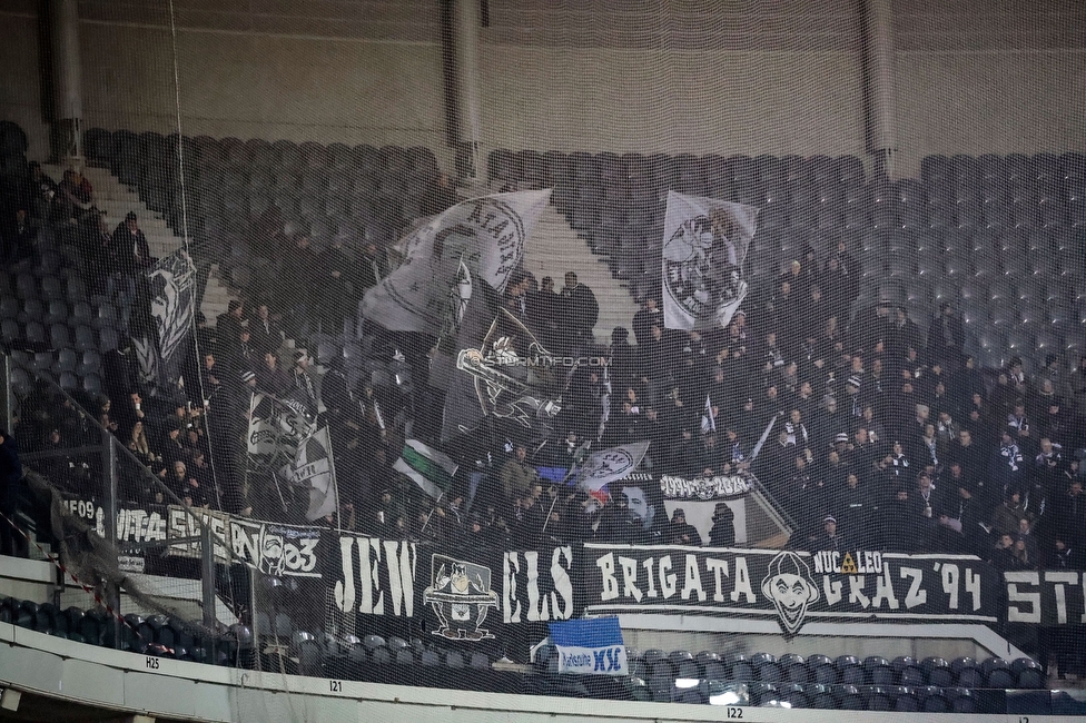 Lille - Sturm Graz
UEFA Champions League Ligaphase 6. Spieltag, Lille OSC - SK Sturm Graz, Stade Pierre Mauroy Lille, 11.12.2024. 

Foto zeigt Fans von Sturm
